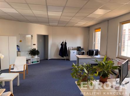 Pronájem kanceláře, 520 m²