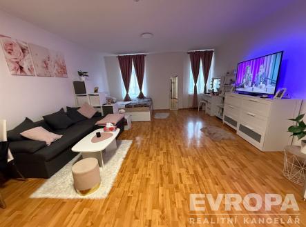 Pronájem bytu, 1+kk, 38 m²