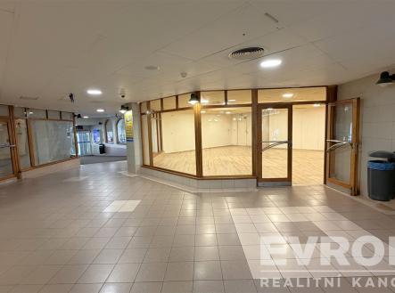 Pronájem obchodní prostory, 132 m²
