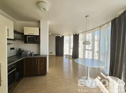 Pronájem bytu, atypický, 66 m²