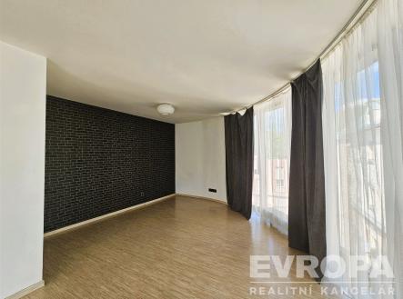 Pronájem bytu, atypický, 66 m²