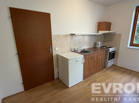 Pronájem bytu, 1+kk, 30 m²