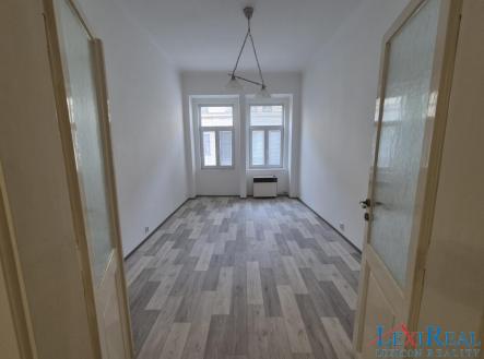 Pronájem bytu, 1+1, 37,7 m²