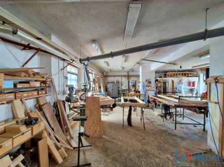 Prodej výrobní prostor, 1 980 m²