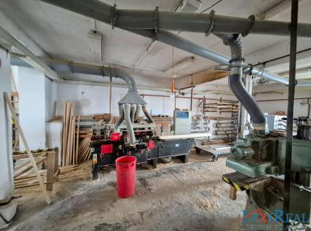 Prodej výrobní prostor, 1 980 m²