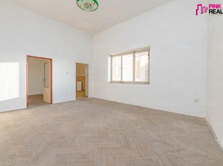 Prodej - nájemní dům, 913 m²