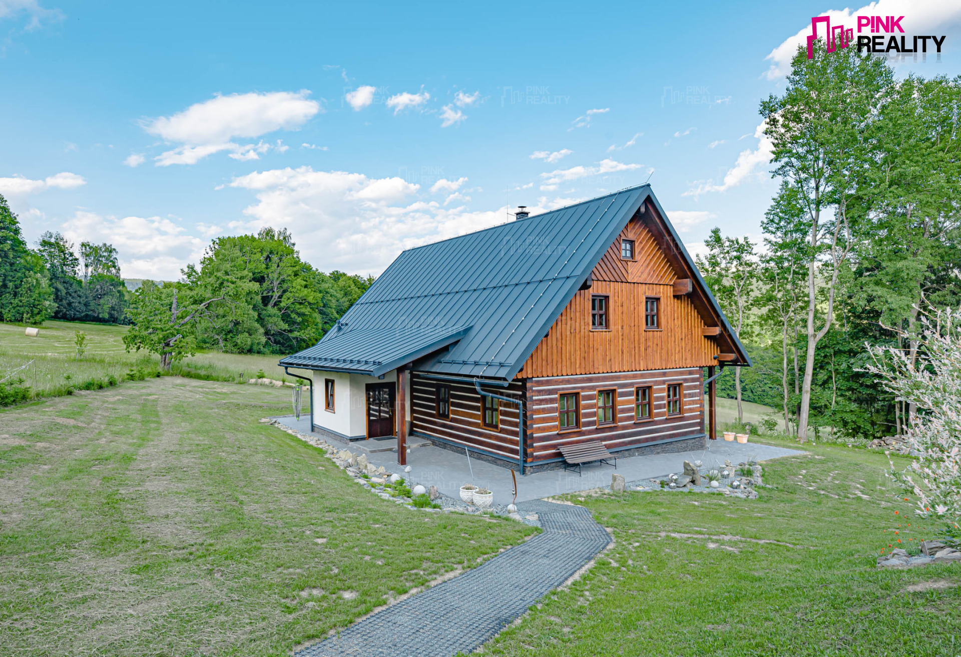 Novostavba roubenky s garáží Deštné v Orlických horách