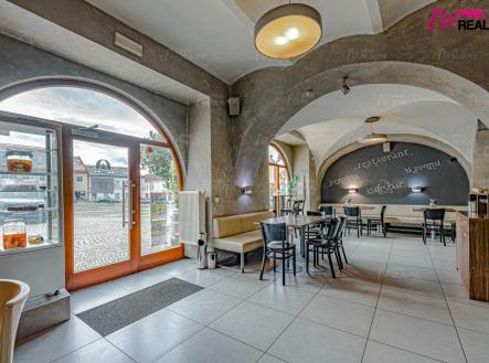 Pronájem - restaurace, 231 m²