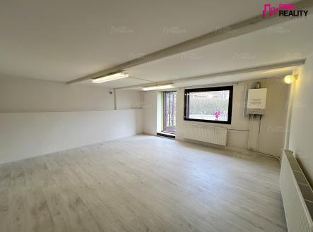 Pronájem - obchodní prostor, 56 m²