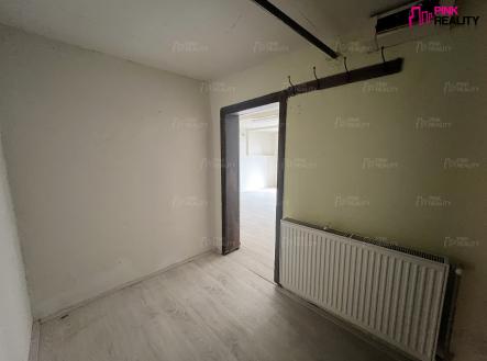Pronájem - obchodní prostor, 56 m²