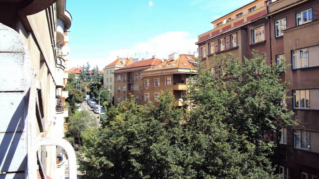 Světlý byt 2 + KK, 60 m2.