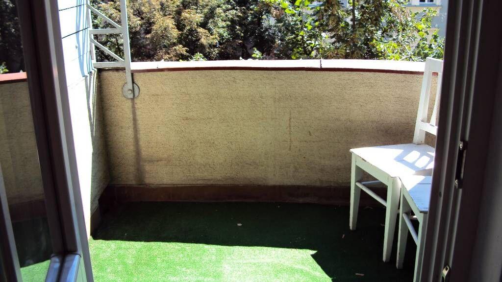 Světlý byt 2 + KK, 60 m2.