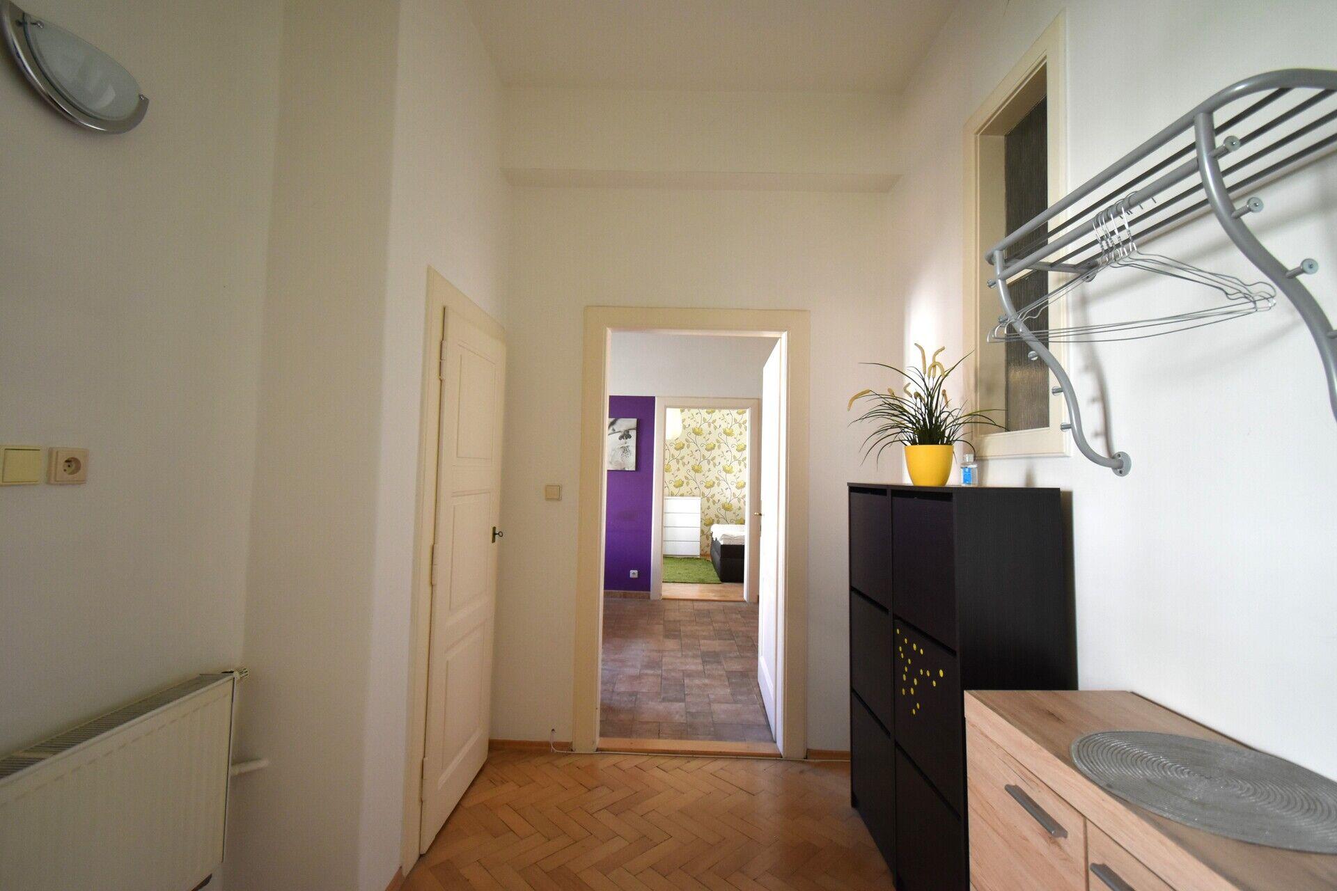 Světlý byt 2 + KK, 60 m2.