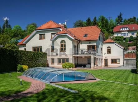 Pronájem - dům/vila, 410 m²