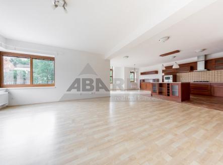 Pronájem domu/vily, 410 m²