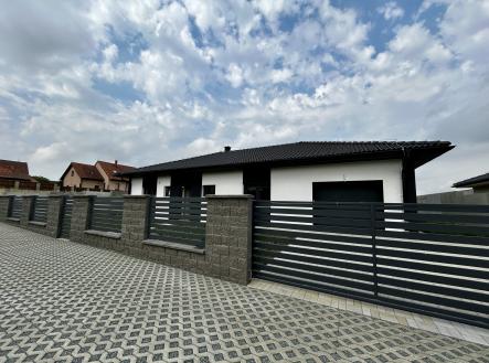 Pronájem domu/vily, 140 m²