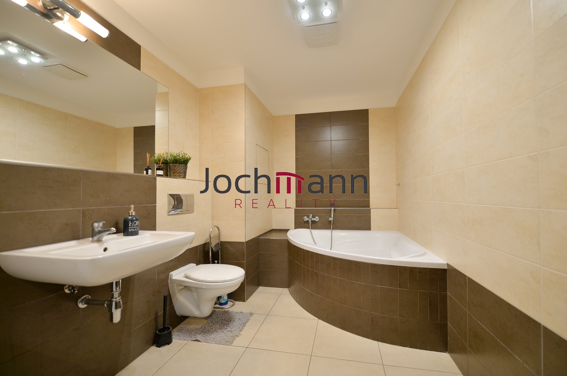 BFE93BDE-C035-43F4-A7BB-BE87E230790A