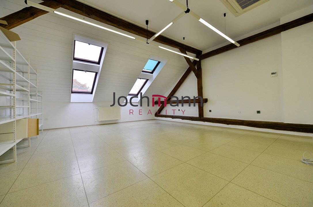 3BB1B071-32E6-4C8D-A405-03646BBE3FCB_1_105_c