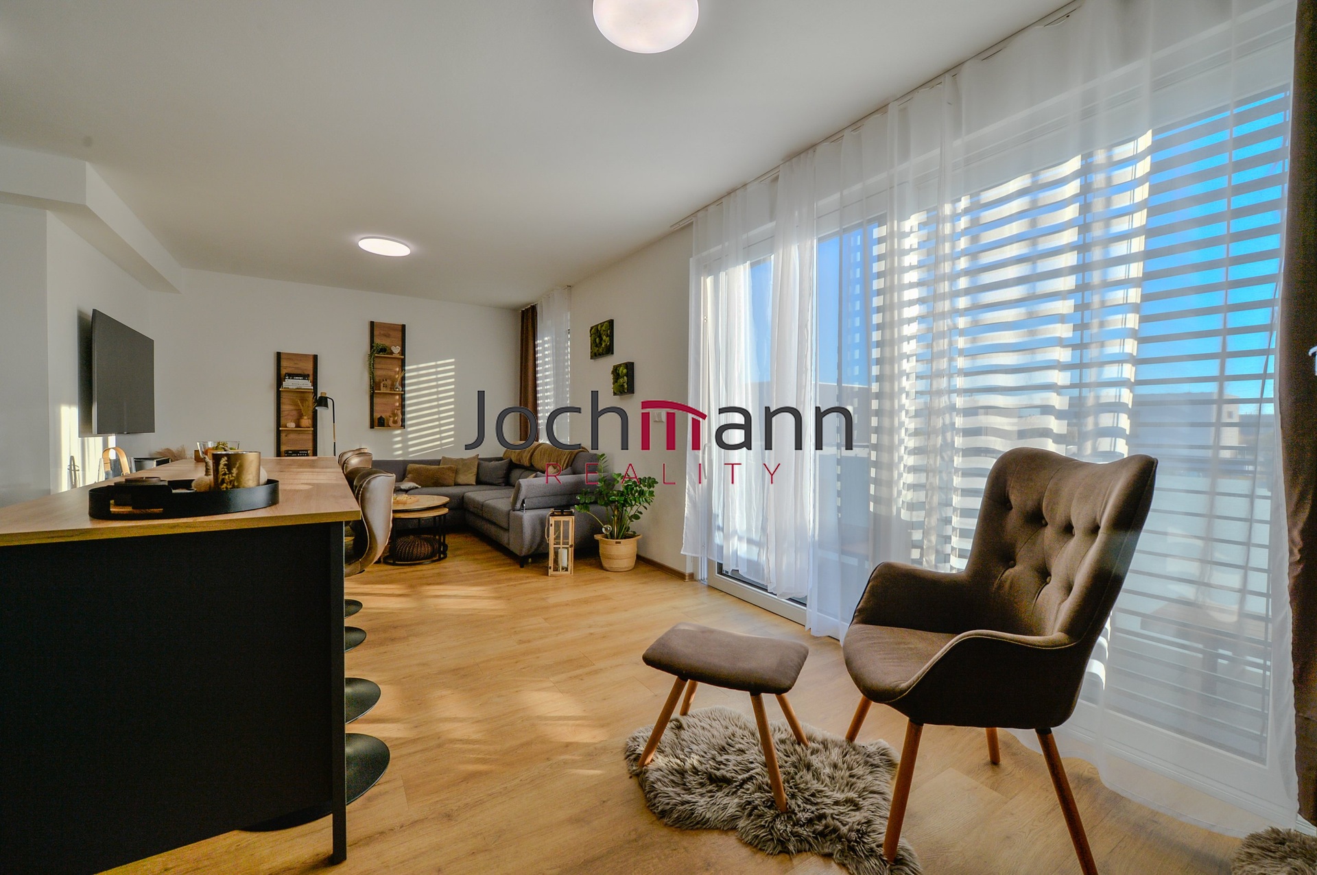 8B6DEC7C-B26C-486E-B306-0FB67613A746