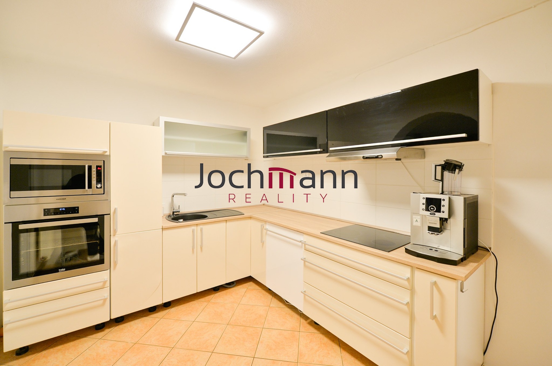 7370EA85-5D93-43D1-8C34-64204E964476