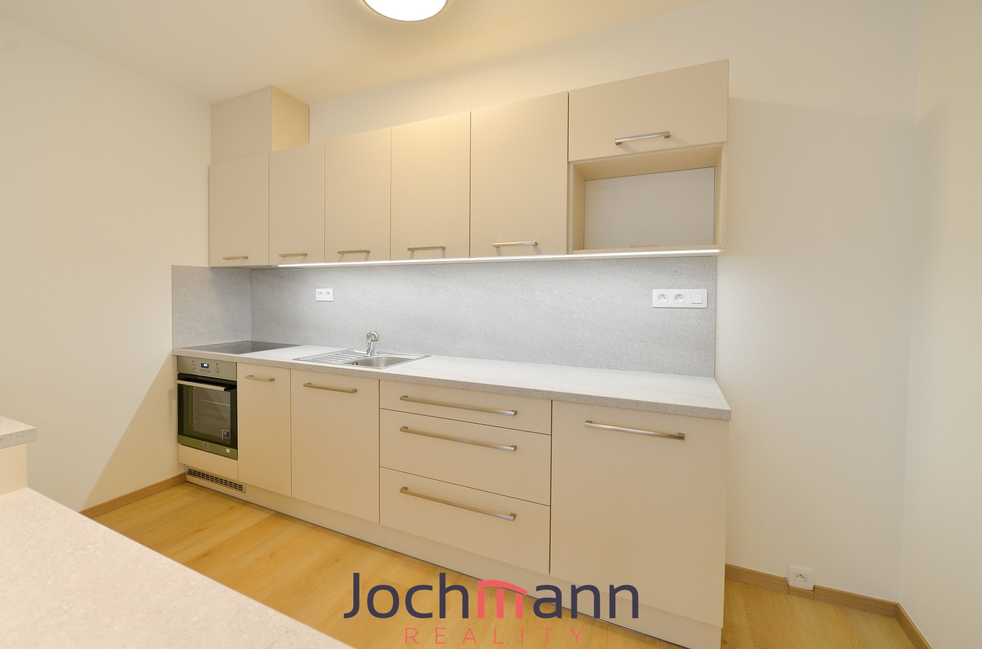 A77DD865-EF1C-4C32-A411-2F208A94149B