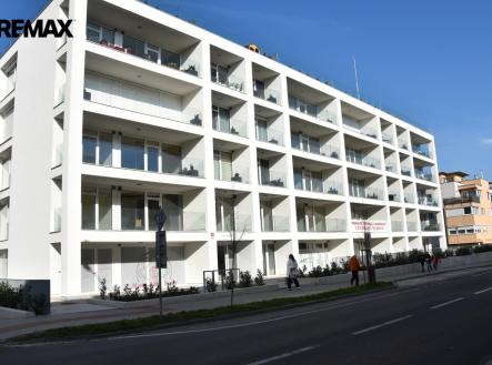 Pronájem bytu, 1+kk, 37 m² obrázek