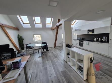 Pronájem bytu, atypický, 141 m²