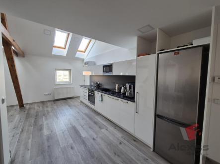 Pronájem bytu, atypický, 141 m²