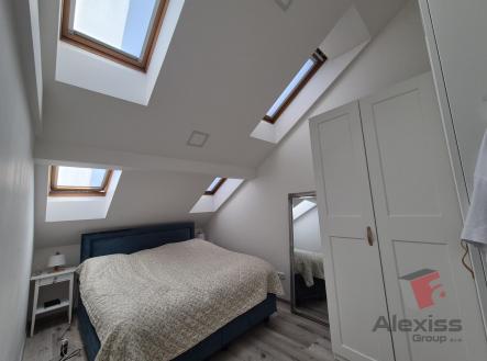 Pronájem bytu, atypický, 85 m²