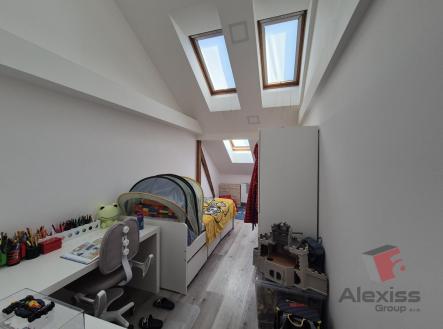 Pronájem bytu, atypický, 85 m²