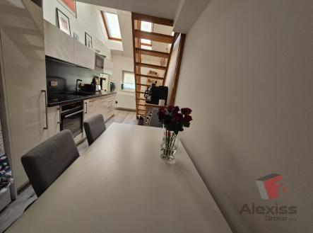 Pronájem bytu, atypický, 85 m²