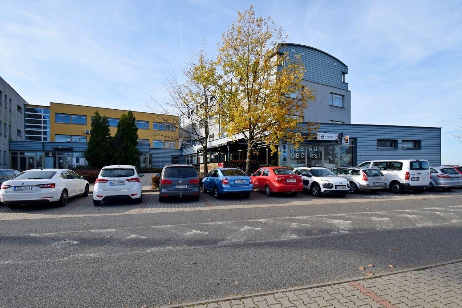 Prostorný Open space 55 m2 v administrativní budově na okraji Prahy