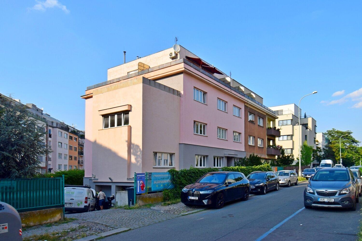 Velmi hezký a prostorný 3+1 s balkonem, 110 m2 Praha 6 Střešovice