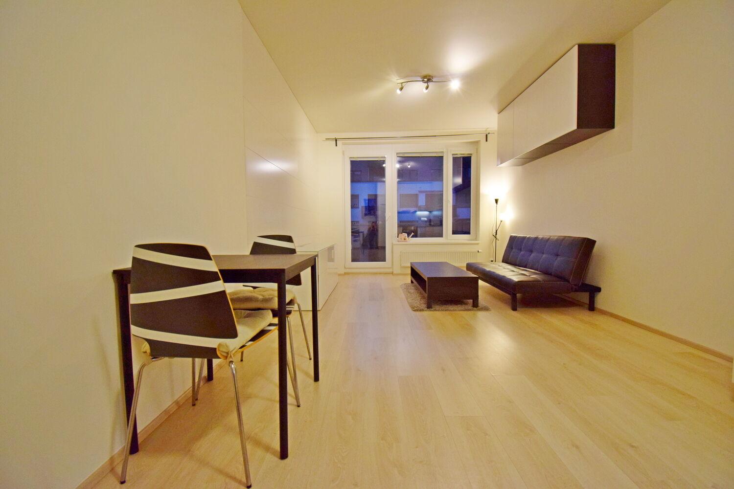 Moderní 2+kk s balkonem 59 m2 a garáží v novostavbě, Praha 10