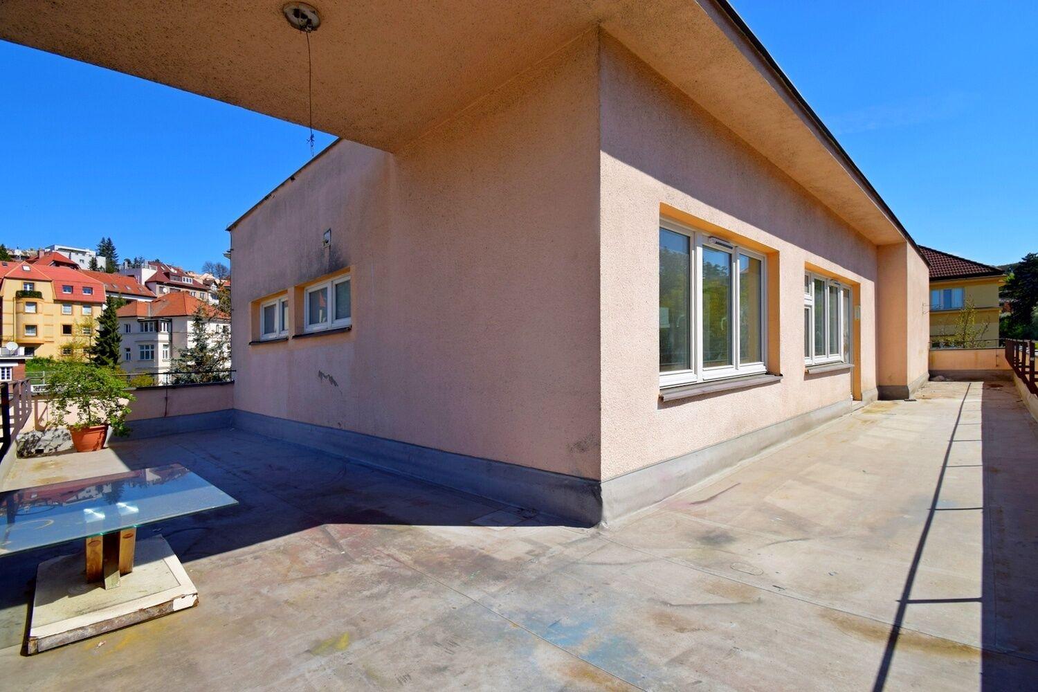 Atypický 3+1 s terasou, 115 m2 blízko Nádraží Holešovice, Praha 8 - Libeň