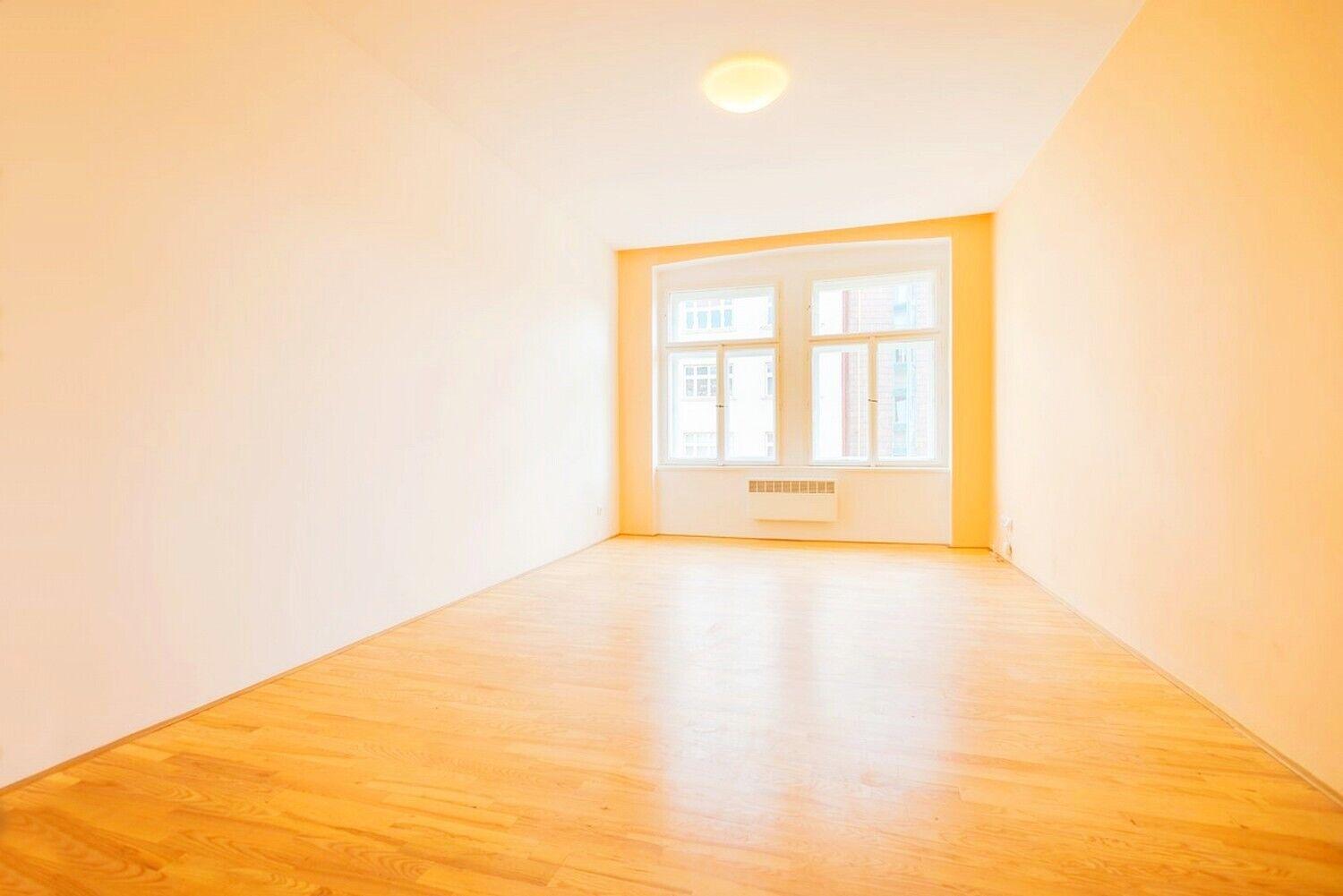 Nezařízený 1+kk, 38 m2 u metra Anděl, Praha 5 - Smíchov