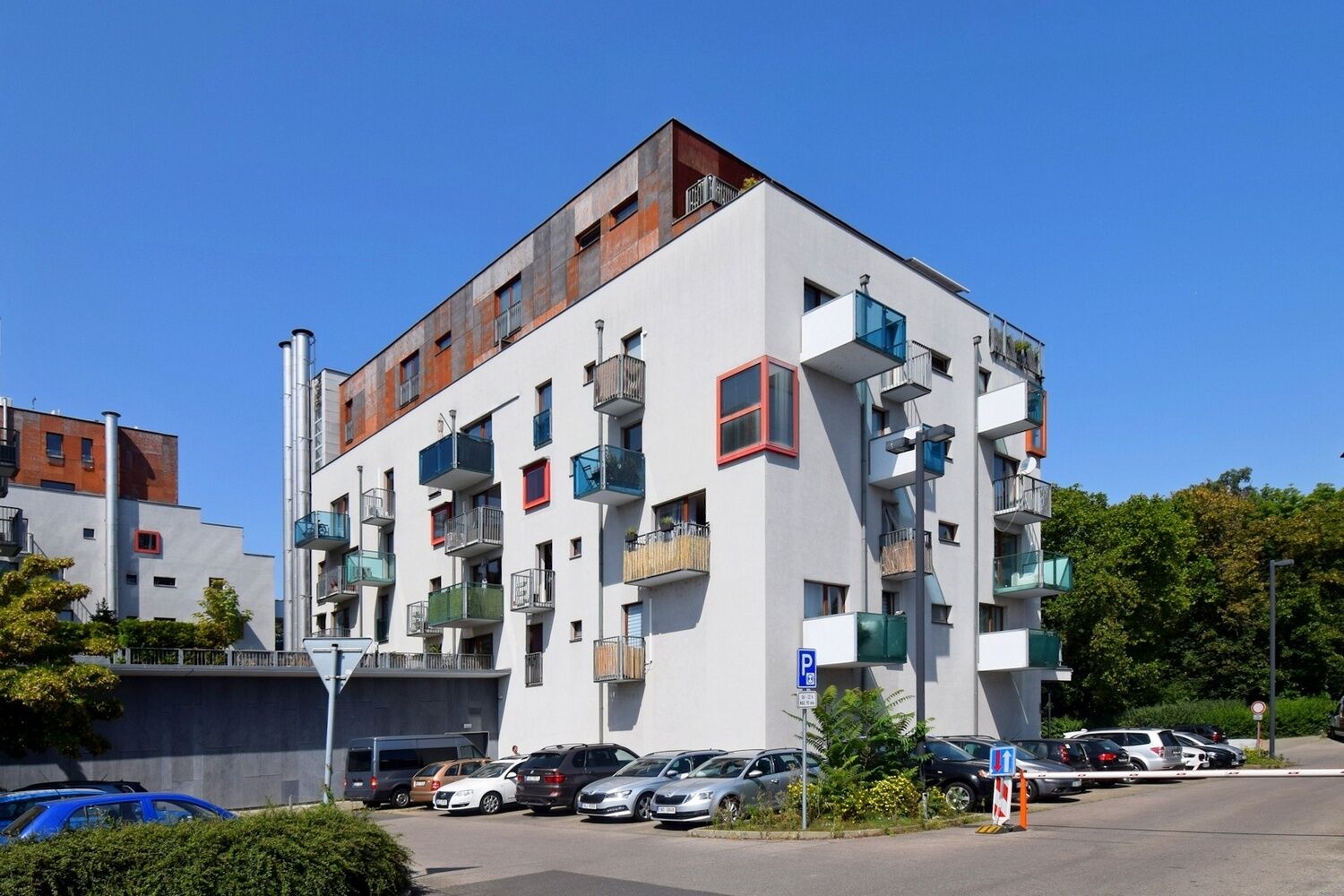 Garážové stání v bytovém komplexu u parku Grébovka, Praha 10 - Vršovice