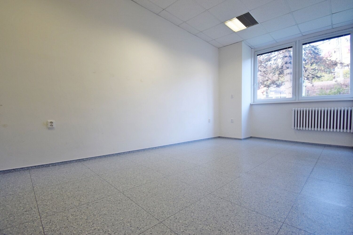 Nebytové prostory s příslušenstvím, 136 m2, Praha 5 - Radotín