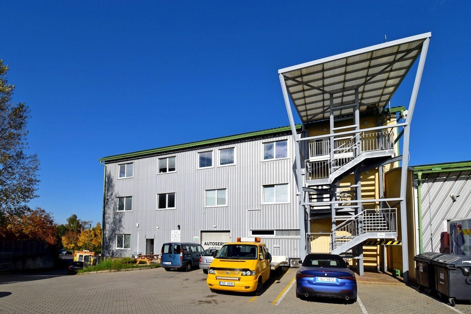 Pronájem 4 kanceláří 76 m2 v Letňanech