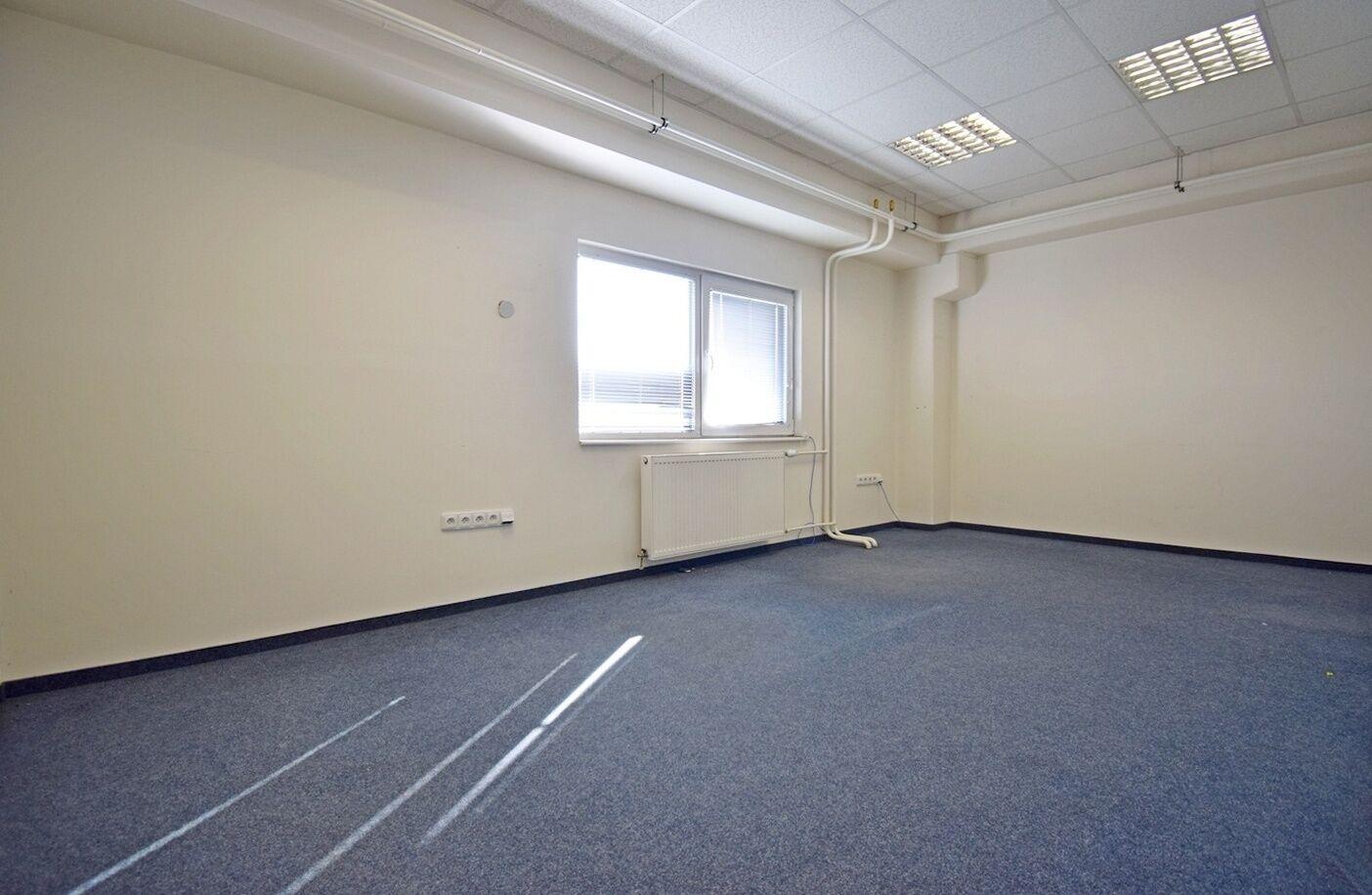 Pronájem 4 kanceláří 76 m2 v Letňanech