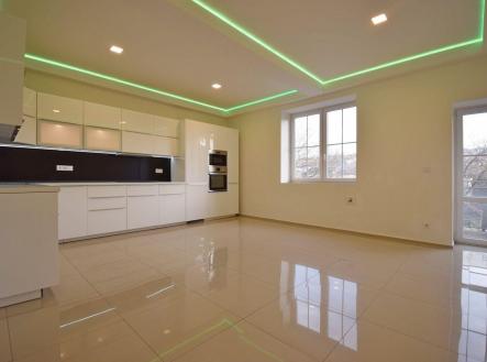 Pronájem bytu, 4+kk, 107 m²