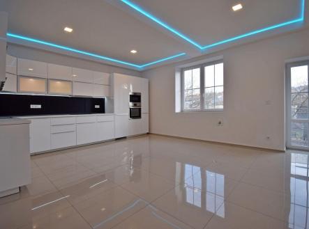 Pronájem bytu, 4+kk, 107 m²