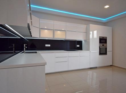 Pronájem bytu, 4+kk, 107 m²