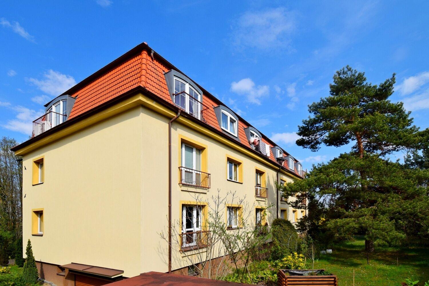 Kompletně zařízený 1+1 54 m2 s balkonem, Praha 5 Košíře