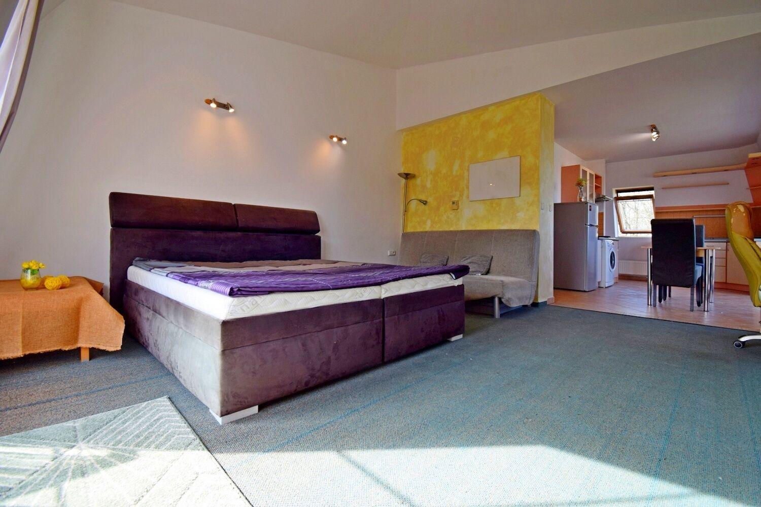 Kompletně zařízený 1+1 54 m2 s balkonem, Praha 5 Košíře