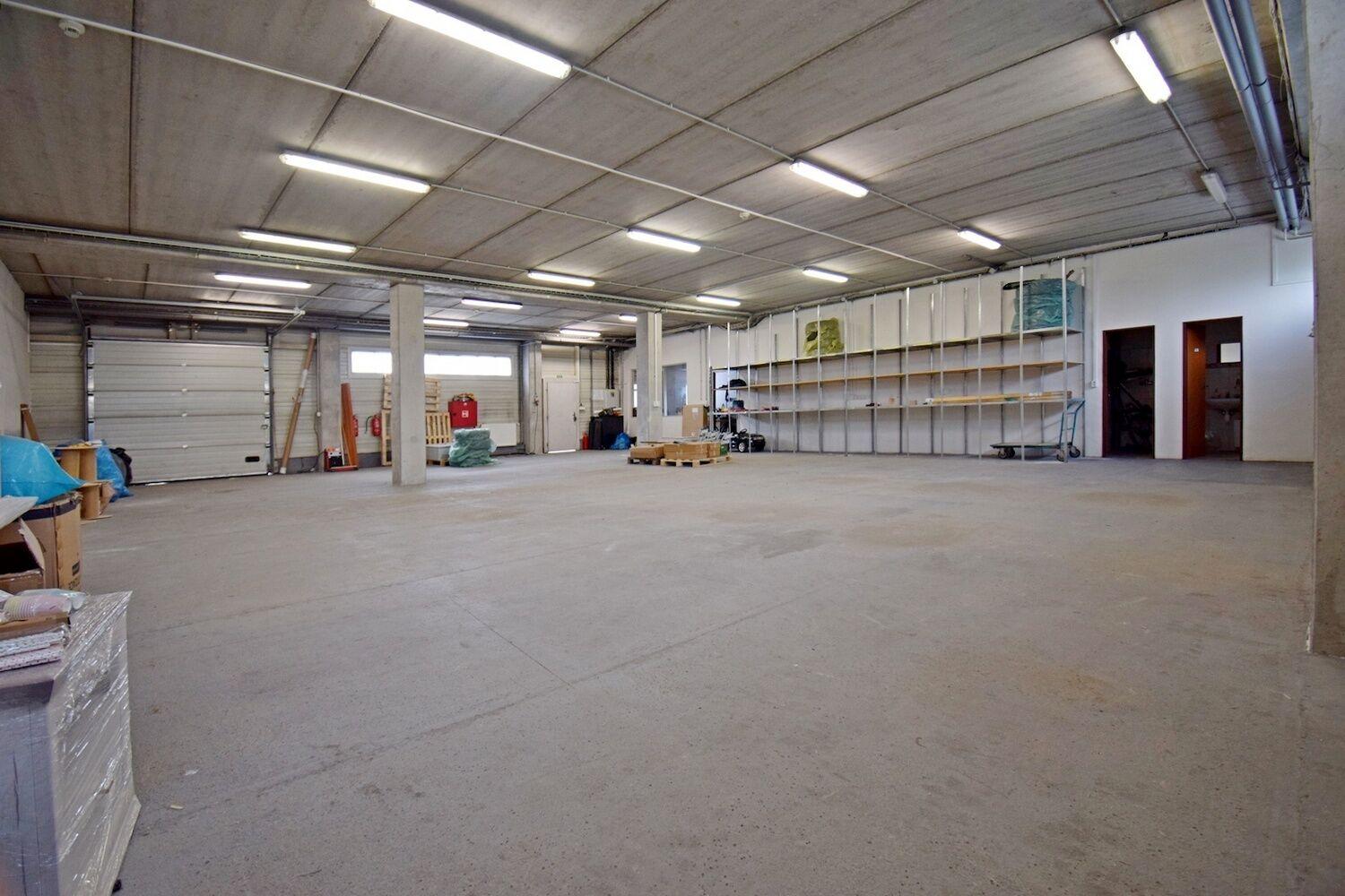 Skladové prostory s příslušenstvím, 230 m2, Praha 9 - Letňany
