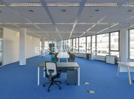 Pronájem kanceláře, 1 145 m²