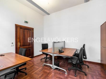 Pronájem kanceláře, 247 m²
