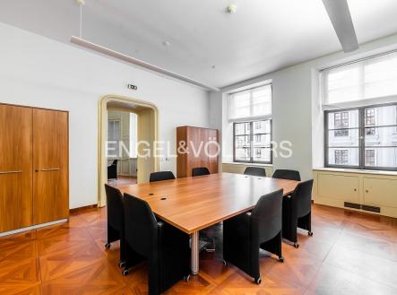 Pronájem kanceláře, 247 m²