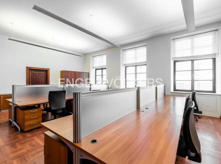 Pronájem kanceláře, 247 m²